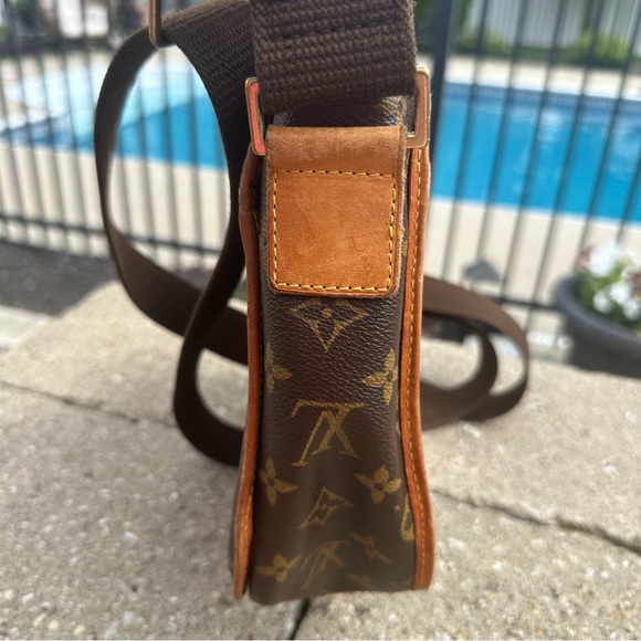 Louis Vuitton Monogram Bosphore Messenger PM - Picture 6 of 13